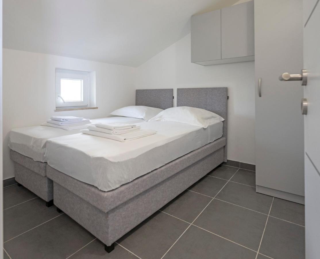 Apartmani Lovren Novalja Kültér fotó