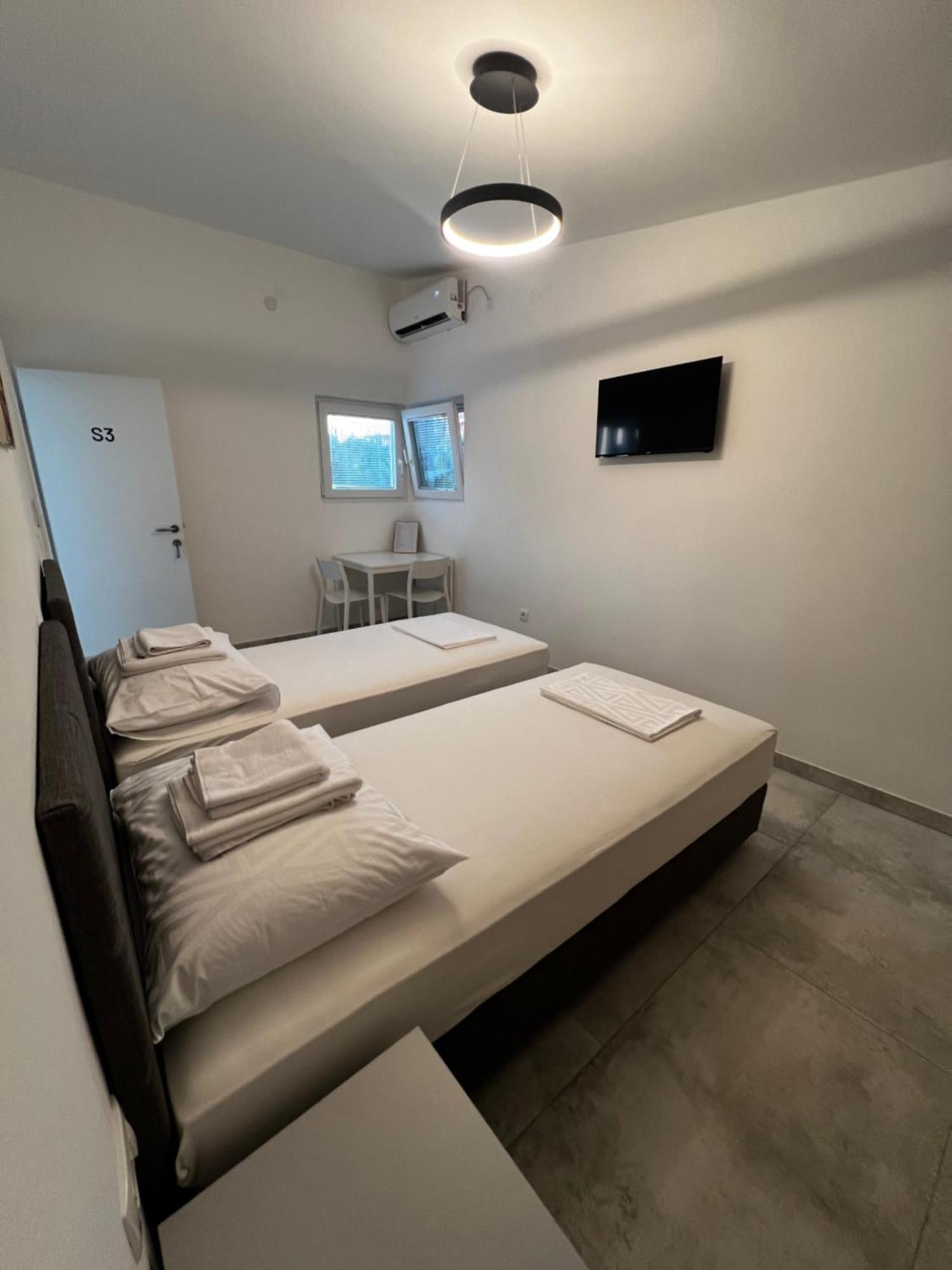 Apartmani Lovren Novalja Kültér fotó