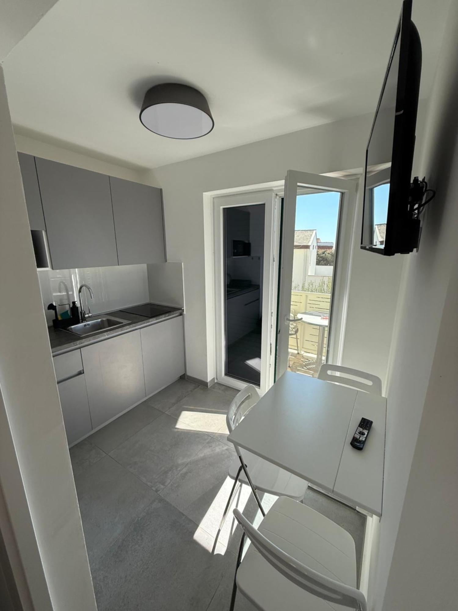 Apartmani Lovren Novalja Kültér fotó